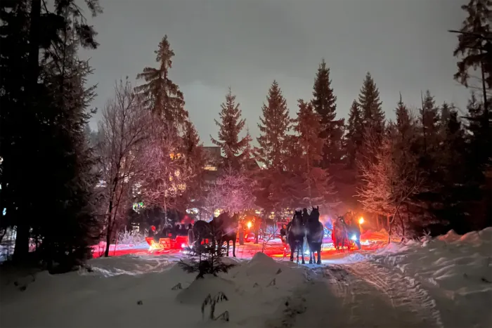 Kulig góralski z pochodniami w Zakopanem – nocna przejażdżka saniami