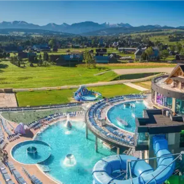 Baseny termalne na Podhalu – kompleks term z widokiem na Tatry